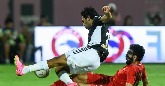 فيوتشر يوقف انتصارات الأهلى بالدورى.. الأحمر يحافظ على سجله الخالى من الهزائم.. على ماهر يكرر عقدة الدور الأول أمام كتيبة كولر.. 8 نقاط تفصل أبناء التتش عن التتويج بالدرع الـ43.. والأهداف الملغاة تثير الجدل