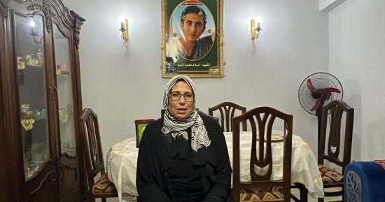 ثورة 30 يونيو.. إسلام السيد شهيد الغدر بالإسكندرية.. قتل على يد الجماعة الإرهابية يوم 5 يوليو بعد عزل مرسى.. أطلقوا عليه الخرطوش أثناء سير مسيرة مسلحة.. ووالدته: ابنى شهيد وشرف لى شهادته دفاعًا عن أهله وجيرانه