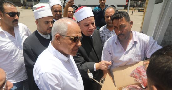 محافظ الجيزة يشهد تسليم 2 طن من لحوم الصكوك لتوزيعها على الأسر الأولى بالرعاية