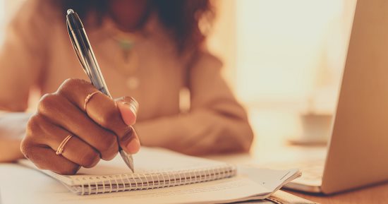 5 فوائد لكتابة اليوميات أو المذكرات.. منها تنشيط الذاكرة