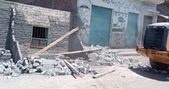 إزالة فورية لحالة تعد على الطريق العام بقنا