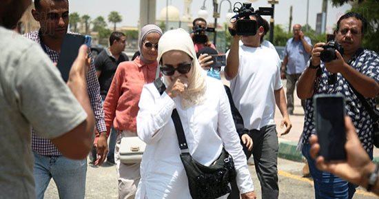 منى عبد الغنى: علاء عبد الخالق عشرة عمر وطيب وموته مفاجئ وأتمنى الدعاء له