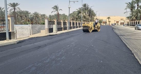الجيزة تنفذ خطة لتطوير الطريق السياحى بسقارة.. توسعة ورصف على مرحلتين بإجمالى طول 1.8كم.. تدعيمه بأعمدة إنارة وأرصفة مشاة وكاميرات مراقبة.. وإنشاء أسوار تجميلية لتحسين الرؤية والمرحلة الأخيرة ترى النور قريبا