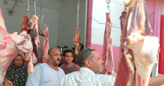 منافذ لبيع اللحوم والسلع الغذائية بأسعار مخفضة بمركزين فى المنيا