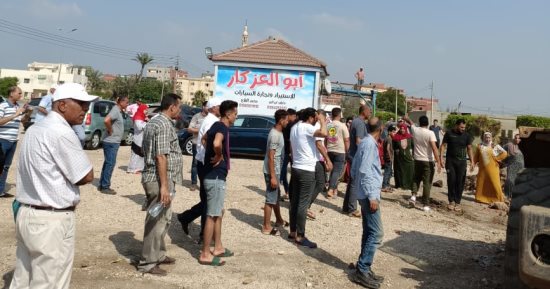  إزالة هنجر ومعرض سيارات ضمن حملة إزلة التعديات بطريق طلخا نبروه بالدقهلية