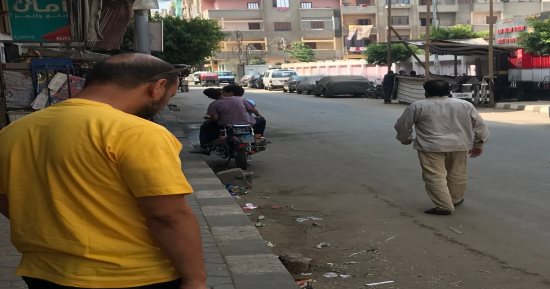 ترقب وانتظار أولياء الأمور أمام لجان الثانوية العامة في الغربية