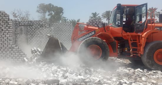 محافظ الجيزة: إزالة 76 مخالفة بناء ورفع 58 ألف طن مخلفات خلال إجازة العيد