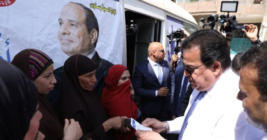 وزير الصحة يتفقد مقر حملة 100 يوم صحة بقرية سنهور فى الفيوم.. صور