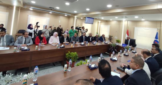 محافظ السويس يلتقى وفد "صحة النواب" ويستعرض وضع القطاع الصحى فى المحافظة