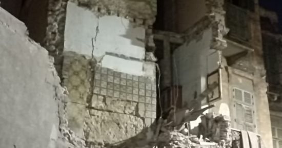 انهيار جزئي لعقار قديم غير مأهول بالسكان في الدقهلية   