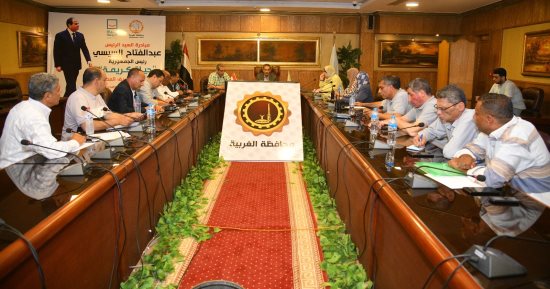 محافظ الغربية يناقش مع رؤساء المدن الخطة الاستثمارية الجديدة