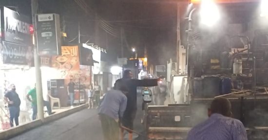 رصف شارع الجلاء بمركز ديروط ضمن خطة المحافظة لتحسين ورفع كفاءة الطرق