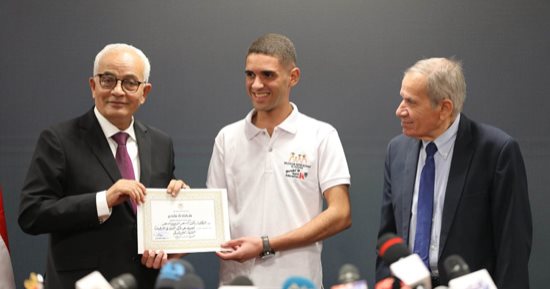 وزير التعليم يكرم أوائل الدبلومات الفنية 2023 ويمنحهم شهادات تقدير.. صور