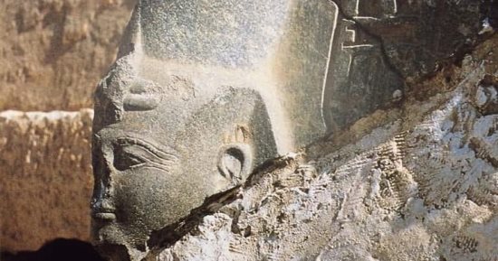سفارة مصر فى برن تتسلم قطعة أثرية تعود للعصر الفرعونى من السلطات السويسرية