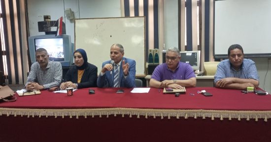 وكيل "تعليم كفر الشيخ" يناقش خطة عمل مشروع التعليم المجتمعى بالمدارس