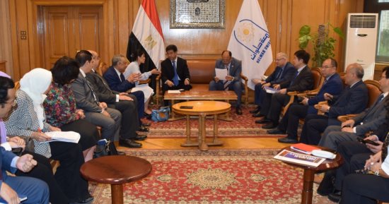 بحث سبل التعاون المشترك بين جامعتي حلوان وشاندونغ الصينية 