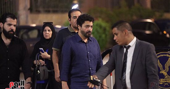 حميد الشاعرى وصلاح الشرنوبى وهشام عباس يقدمون واجب العزاء فى الراحل علاء عبد الخالق