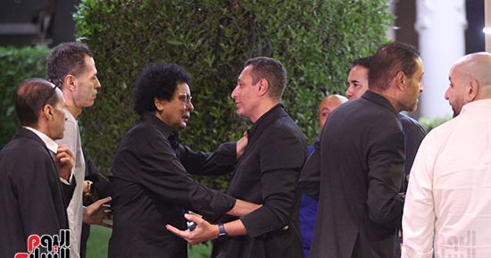 محمد منير ومدحت صالح وصلاح عبد الله فى عزاء علاء عبد الخالق.. صور