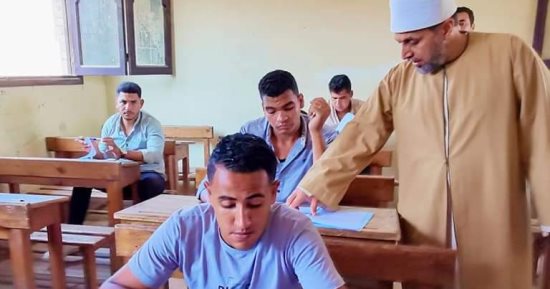 وكيل أزهر الشرقية يتفقد لجان امتحان البلاغة للشهادة الثانوية