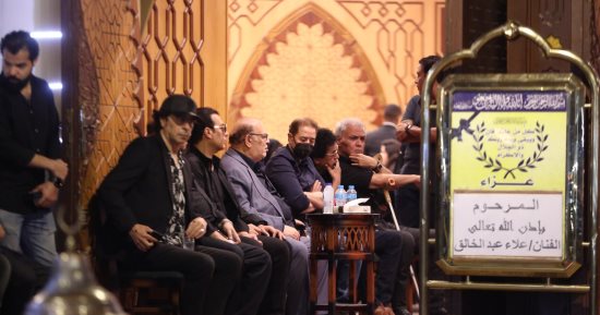 حماقى وكاريكا وطارق علام يقدمون واجب العزاء فى الراحل علاء عبد الخالق.. صور