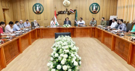 محافظ المنوفية يشدد على سرعة إنهاء أعمال رصف الطرق والبدء فى تنفيذ الخطة الجديدة