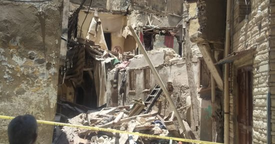 محافظ الإسكندرية يكلف جميع الأجهزة بالتعامل الفورى مع حادث انهيار عقار الجمرك