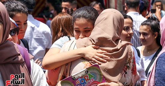 طلاب الثانوية العامة: بعض أسئلة امتحان اللغة الإنجليزية تحتاج لتفكير وتركيز