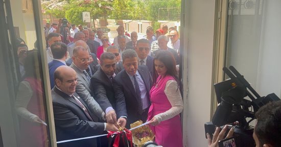 بدء العمل بفرع توثيق الرواد بالعاشر من رمضان وتخصيص شباك لذوى الهمم لأول مرة.. صور
