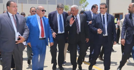 محافظ السويس ووفد لجنة الصحة بمجلس النواب يتفقدون المجمع الطبى الجديد