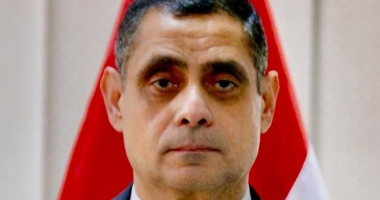 حى مصر الجديدة يغلق محال مخالفة ويشن حملة نظافة