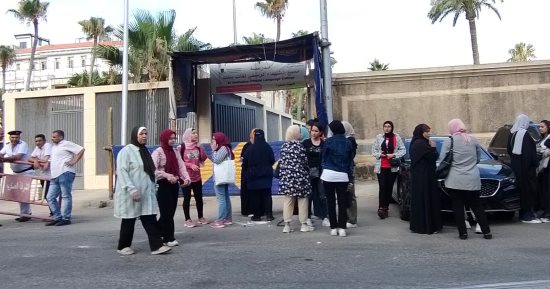توافد طلاب الثانوية العامة بالإسكندرية لأداء امتحان اللغة الأجنبية الأولى