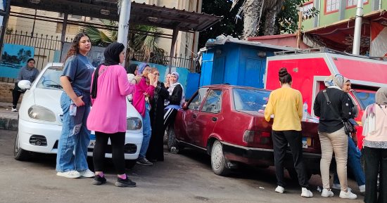 انتظام دخول طلاب الثانوية العامة بمطروح لأداء امتحان اللغة الأجنبية الأولى 