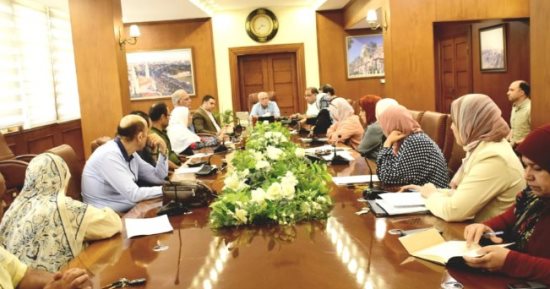 محافظ بورسعيد يتابع خطة تطوير شارع فلسطين والمرحلة الثانية من الممشى السياحي 