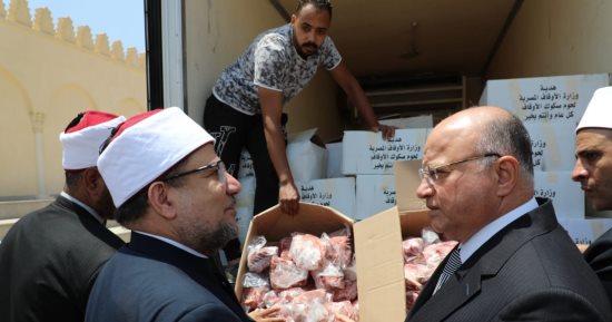 محافظة القاهرة تتسلم 2 طن لحوم من الأوقاف لتوزيعها على المستحقين