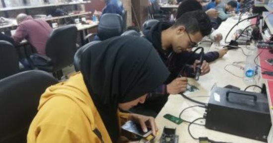 مركز تدريب لتأهيل الشباب على مهارات سوق العمل.. توجيهات الرئيس تلبى طموحات الجمهورية الجديدة فى توطين الصناعات وتعظم القدرات العمالية لمواكبة التطورات التكنولوجية.. وسياسيون: تعزز الشراكة مع القطاع الخاص