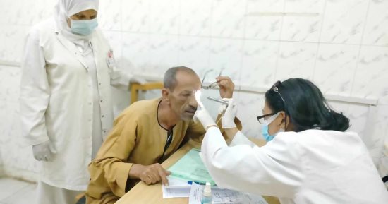 صحة المنيا تقدم خدمات طبية مجانية لـ 1564حالة خلال قافلة بقرية نزلة البدرمان 