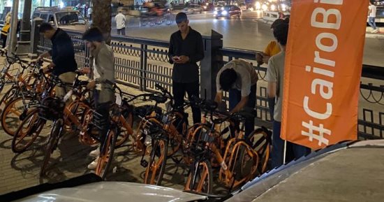 دراجات "كايرو بايك" تعود لوسط البلد قريبا.. تشغيل 250 دراجة بـ26 محطة مرحلة أولى.. الدفع إلكترونى بتطبيق يفتح قفل الدراجة.. ومحافظة القاهرة: استبدال المحطات القديمة بأخرى جديدة وجارٍ اختبار منظومة التشغيل.. صور