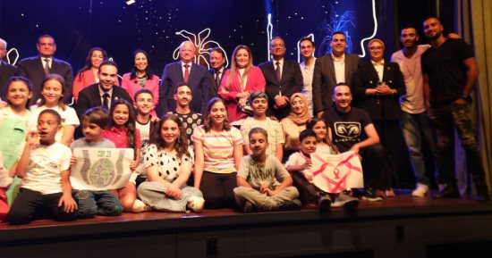 "التنسيقية" تعرض مسرحية "فلوسك إيه" وسط حضور مسئولين وفنانين