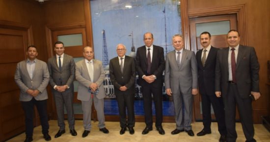 محافظ بورسعيد يستقبل المستشار محمد عبد المحسن رئيس نادي قضاة مصر 