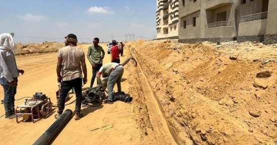 رئيس جهاز "العبور الجديدة" يتابع أعمال المرافق الجارية في سكن كل المصريين