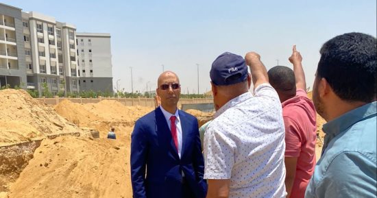 رئيس جهاز القاهرة الجديدة يتابع أعمال المرافق والطرق الجارية بالمدينة