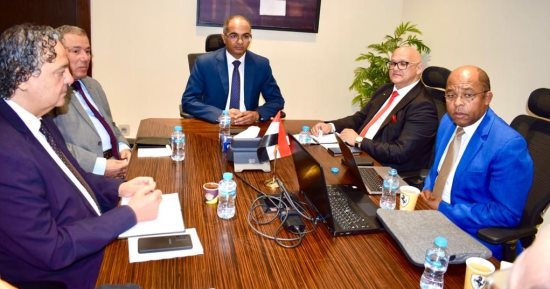نائب وزير الإسكان يبحث سبل التعاون فى مجال تحلية مياه البحر 