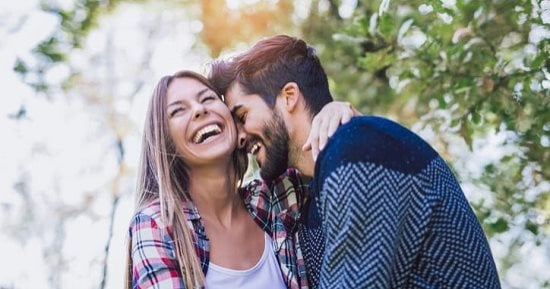 6 عادات يومية تفعلها المرأة المحبة لـ زوجها.. أبرزها ملاحظة الأشياء الصغيرة