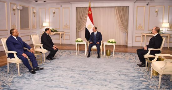 الرئيس السيسي يشهد حلف اليمين لرؤساء محكمة النقض والنيابة الإدارية وقضايا الدولة ويمنح السابقين وسام الجمهورية من الطبقة الأولى.. ويشيد بدور مؤسسات القضاء فى حماية حقوق المواطنين وصون مصالح الوطن