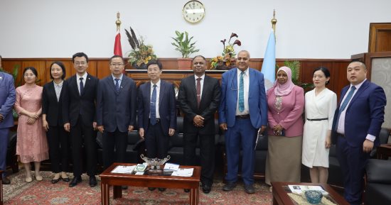 وفد جامعة زيجيانج الصينية يزور المركز القومى للبحوث