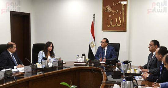 مدبولى يتابع مستجدات العمل بمشروع تنمية المنطقة الاقتصادية للمثلث الذهبى
