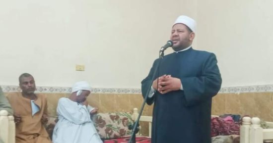 مدير منطقة أسوان الأزهرية يقدم واجب العزاء فى وفاة طالب بالثانوية غرقا فى النيل