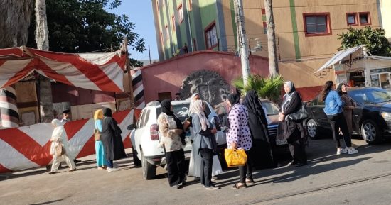 انتظام طلاب الثانوية العامة فى الإسكندرية ومطروح بلجان الامتحانات.. صور
