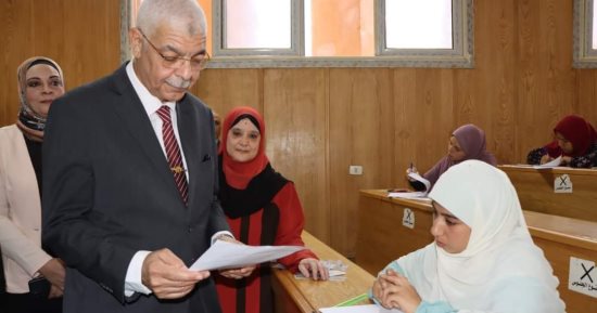 رئيس جامعة المنوفية يتفقد لجان الدراسات العليا بكلية التربية