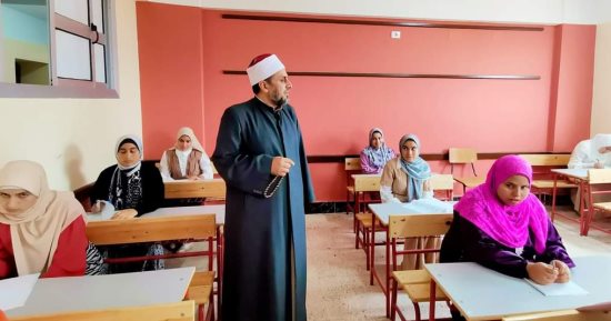 طلاب الثانوية الأزهرية "أدبى" يختتمون الامتحانات باللغة الفرنسية